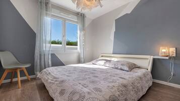 5 habitaciones, tabla de planchar con plancha, wifi y ropa de cama