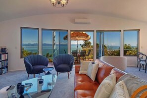 Living area - Tranquil Tides - Spa Pool & Scenic Views (Nelson)