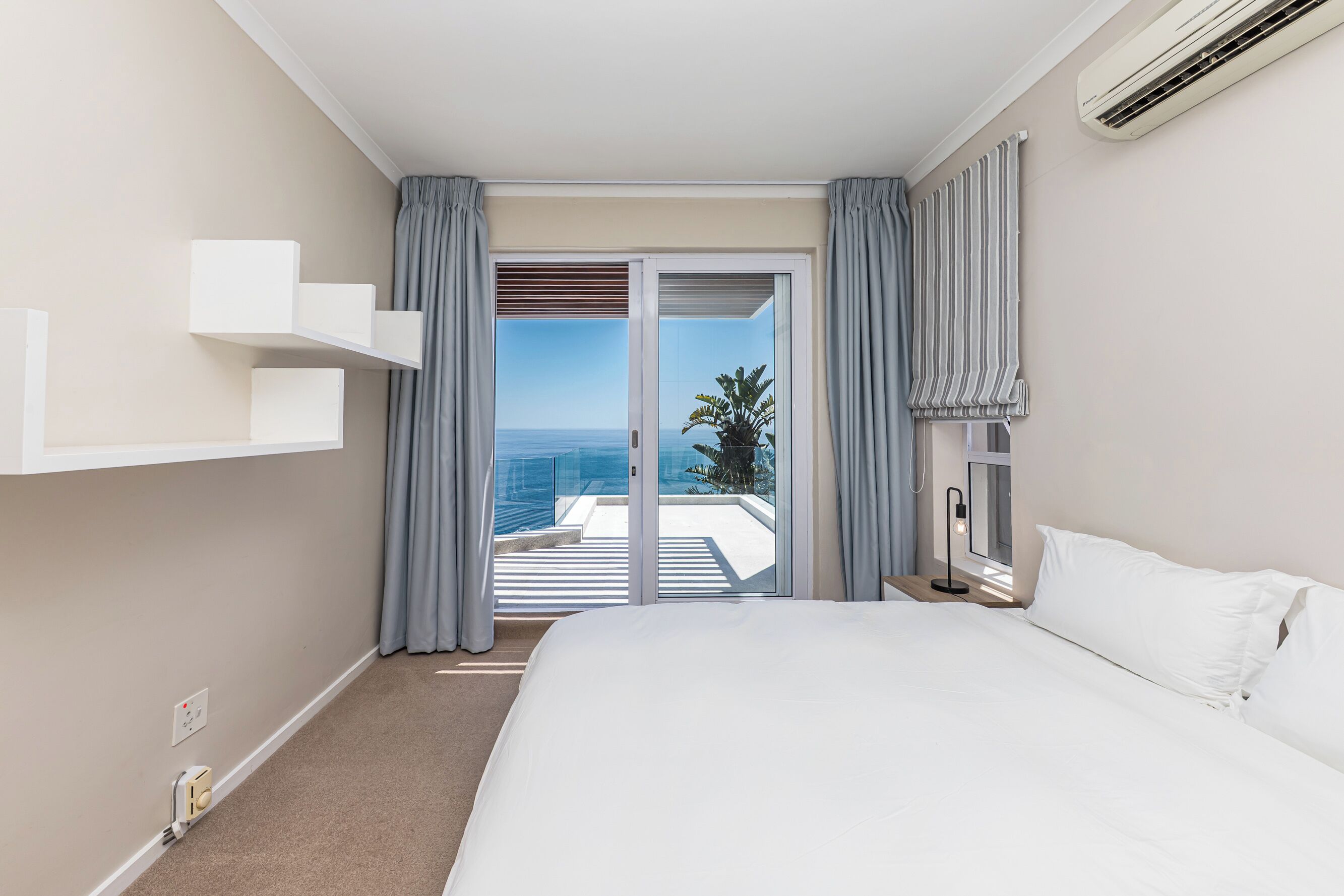 6 bedrooms, iron/ironing board, internet, bed sheets