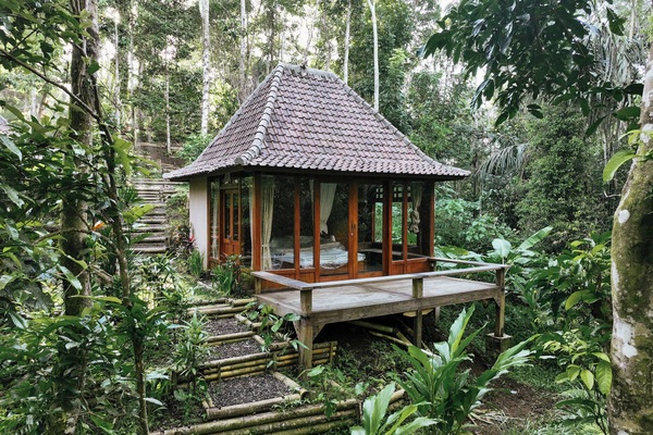 Cabin with Forest & River View | Blackout drapes, WiFi (free), bed sheets