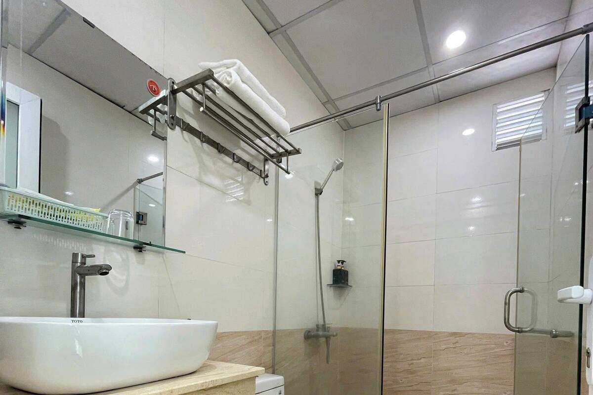 Habitación cuádruple estándar | Baño | Ducha y cabezal de ducha con hidromasaje