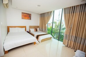Panoramic Quadruple Room, City View | Egyptian cotton sheets, premium bedding, down duvets