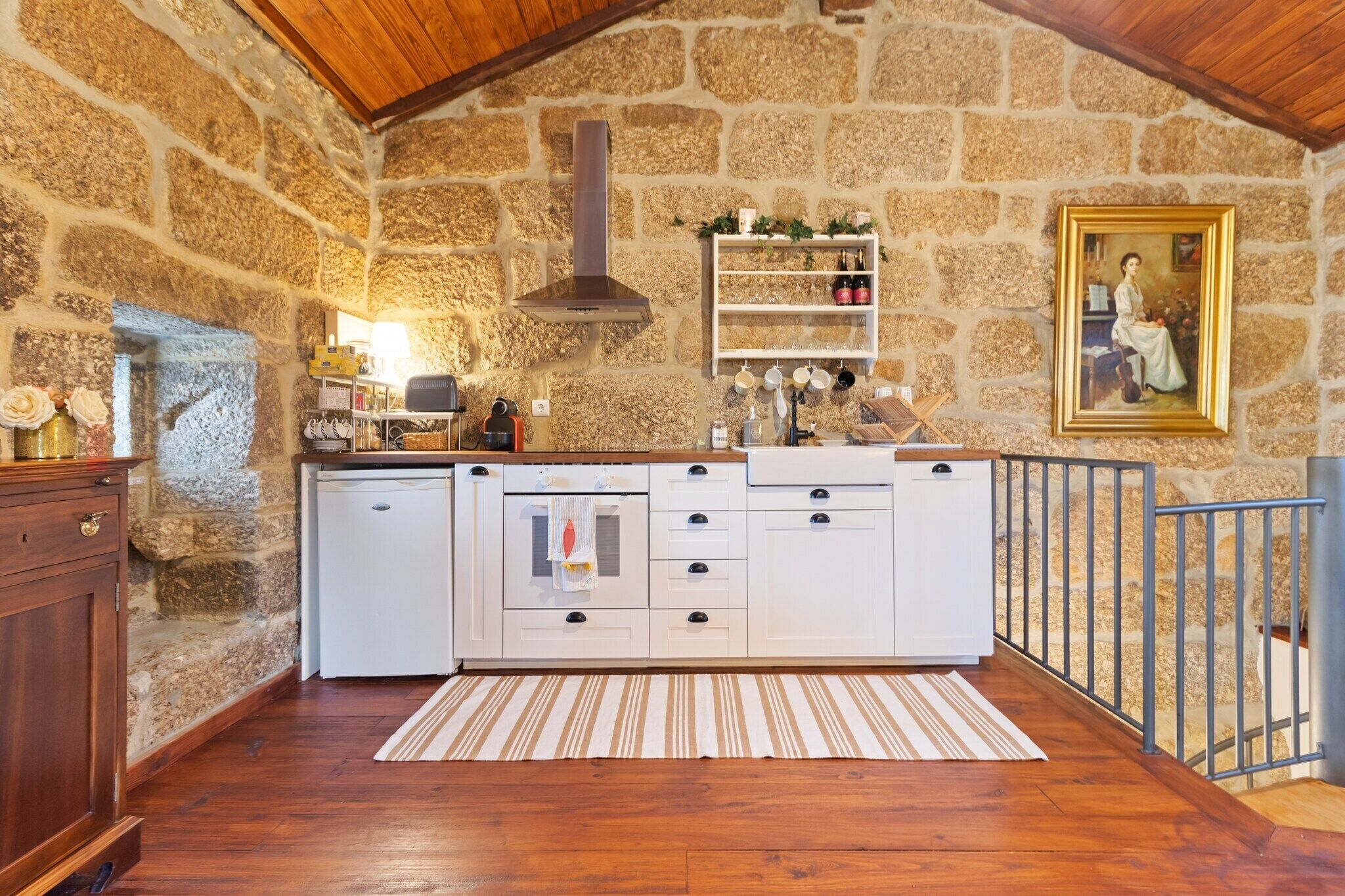 Fridge, oven, stovetop, coffee/tea maker