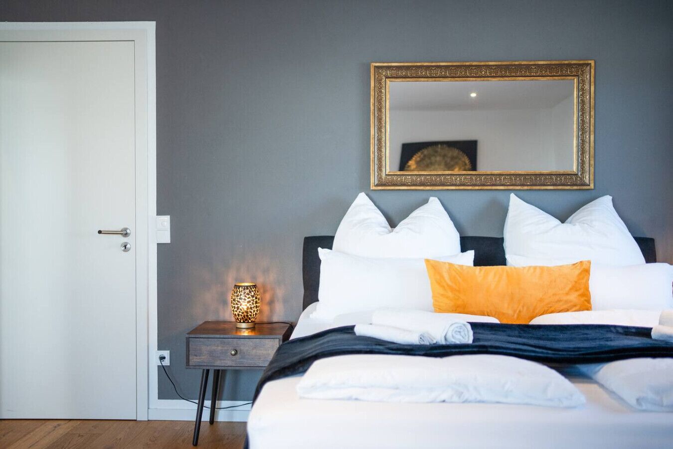 2 Schlafzimmer, Schreibtisch, Bügeleisen/Bügelbrett, Reisekinderbett