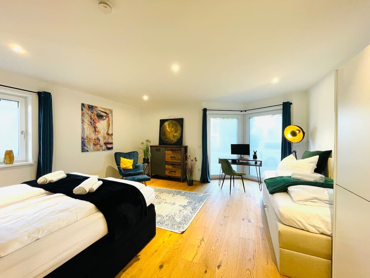 2 soveværelser, skrivebord, strygejern/strygebræt, weekendseng