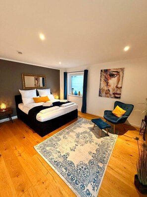 2 soveværelser, skrivebord, strygejern/strygebræt, weekendseng