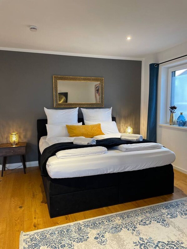 2 dormitoris, escriptori i planxa i posts de planxar 