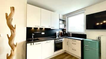 Kühlschrank, Mikrowelle, Ofen, Herdplatte