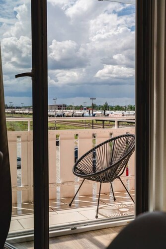 YAYstay - 58m2 I balkony I 56` Smart TV I train