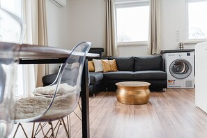 Interior - YAYstay - `Forest` I 65m2 I Balkon I TV I Bahnhof (Mühldorf am Inn)