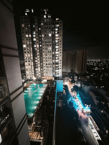 3-bedroom suite in HCMC with free Pool, fitness room, 15 mins fr downtown