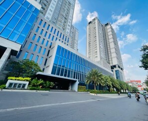 Exterior - 3-bedroom suite in HCMC with free Pool, fitness room, 15 mins fr downtown (Thành phố Hồ Chí Minh)