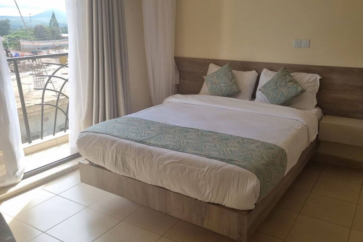 واي فاي مجانًا وملاءات أسرّة