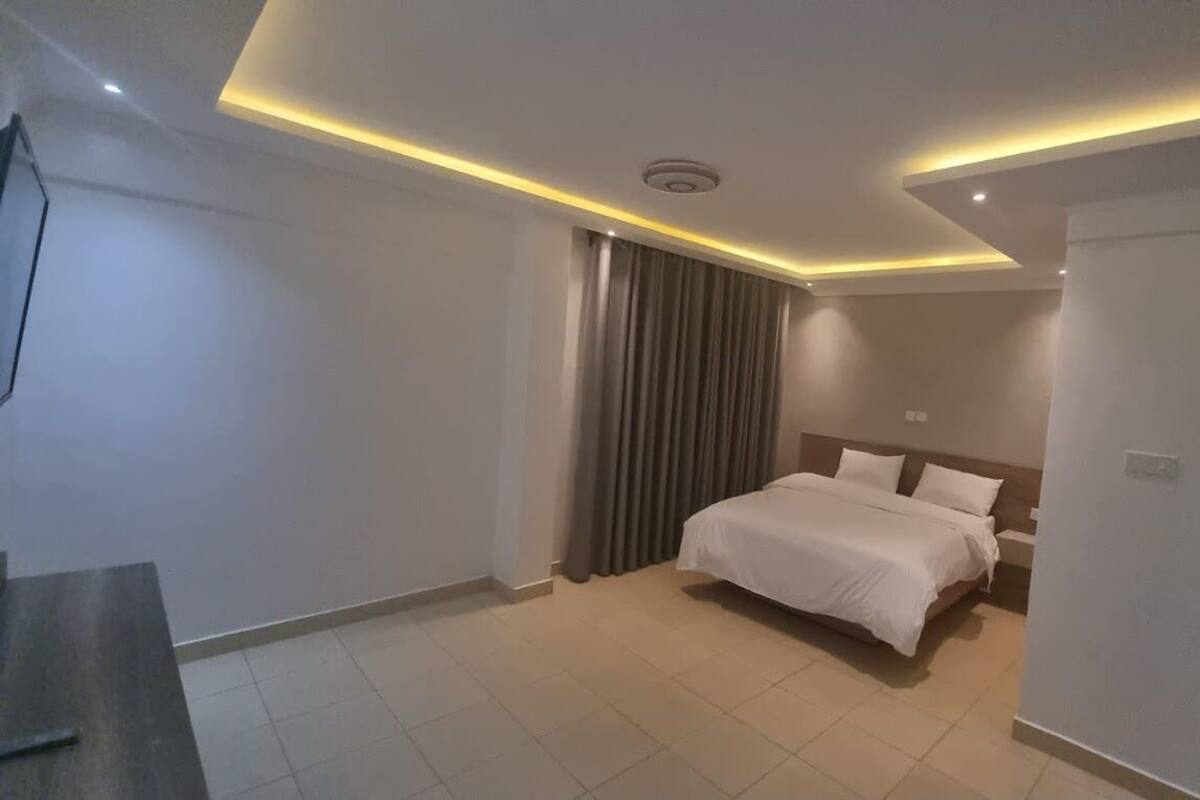 واي فاي مجانًا وملاءات أسرّة