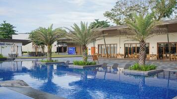 2 piscinas al aire libre