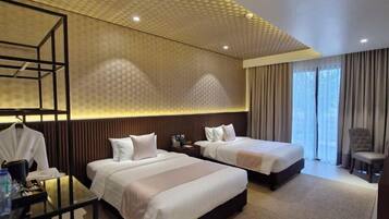 Caja de seguridad en la habitación y escritorio