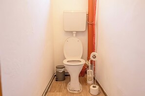Basic Apartment | Bathroom - Charming 1BR Apartment Near Stadthalle (Vienna)