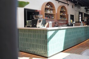 2 bar/lounge