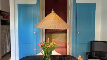 Iron/ironing board, WiFi, bed sheets