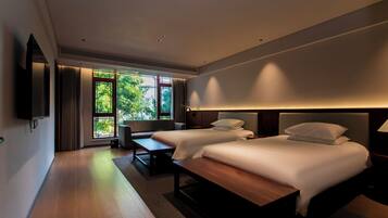 Classic Twin Room, Courtyard View | Premium bedding, down duvets, desk, laptop workspace