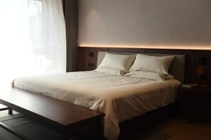 Premium bedding, down duvets, desk, laptop workspace