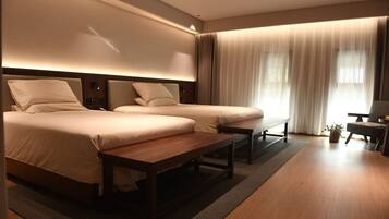 Deluxe Twin Room, Courtyard View | Premium bedding, down duvets, desk, laptop workspace