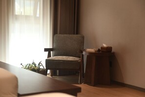 Premium bedding, down duvets, desk, laptop workspace