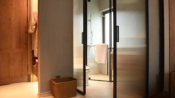 Business Double Room, Courtyard View | Bathroom