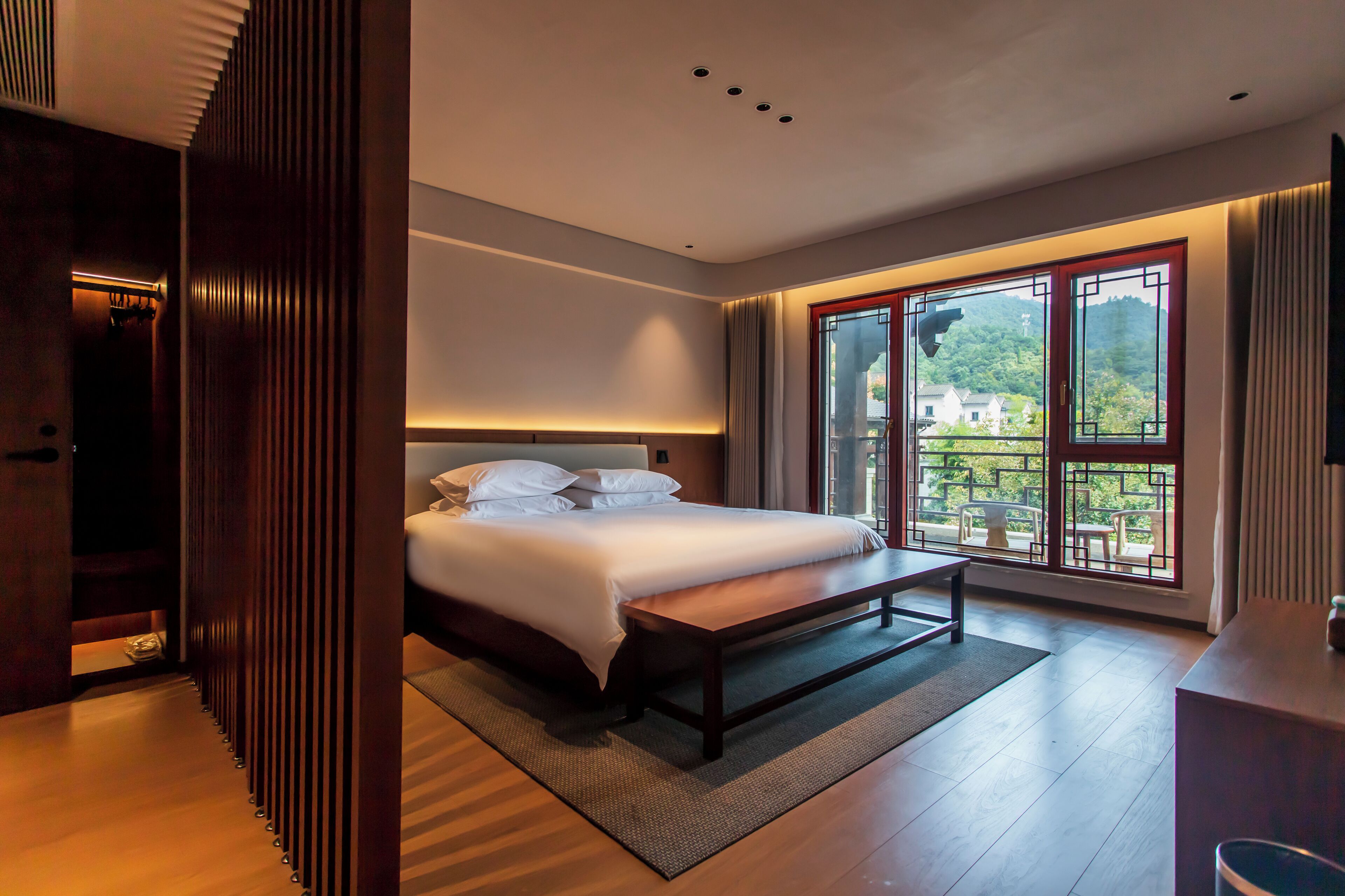 Chambre Double Affaires, vue cour intérieure | Literie de qualité supérieure, couette en duvet d'oie, bureau