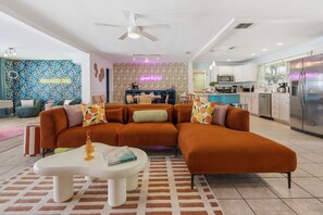 TV, table football, offices - Basketball Court | Game Room | Pool | Hot Tub (Largo)