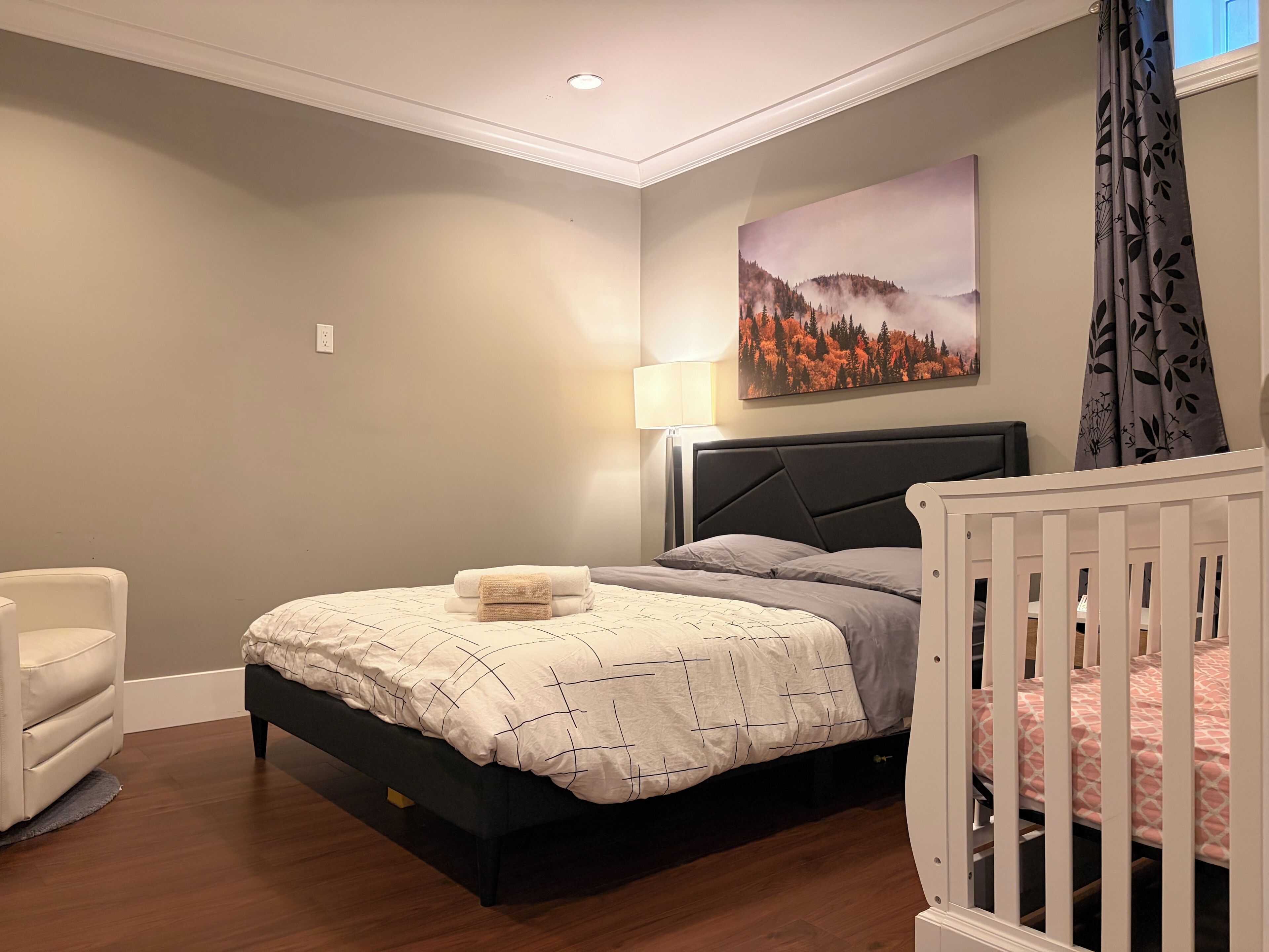 2 quartos, berço de viagem, Wi-Fi de cortesia, roupa de cama