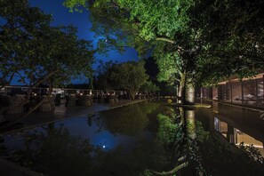 تفاصيل الفندق من الخارج