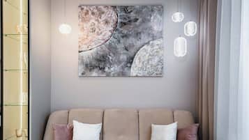 Appartement Classique, balcon, vue cour intérieure | Coin séjour