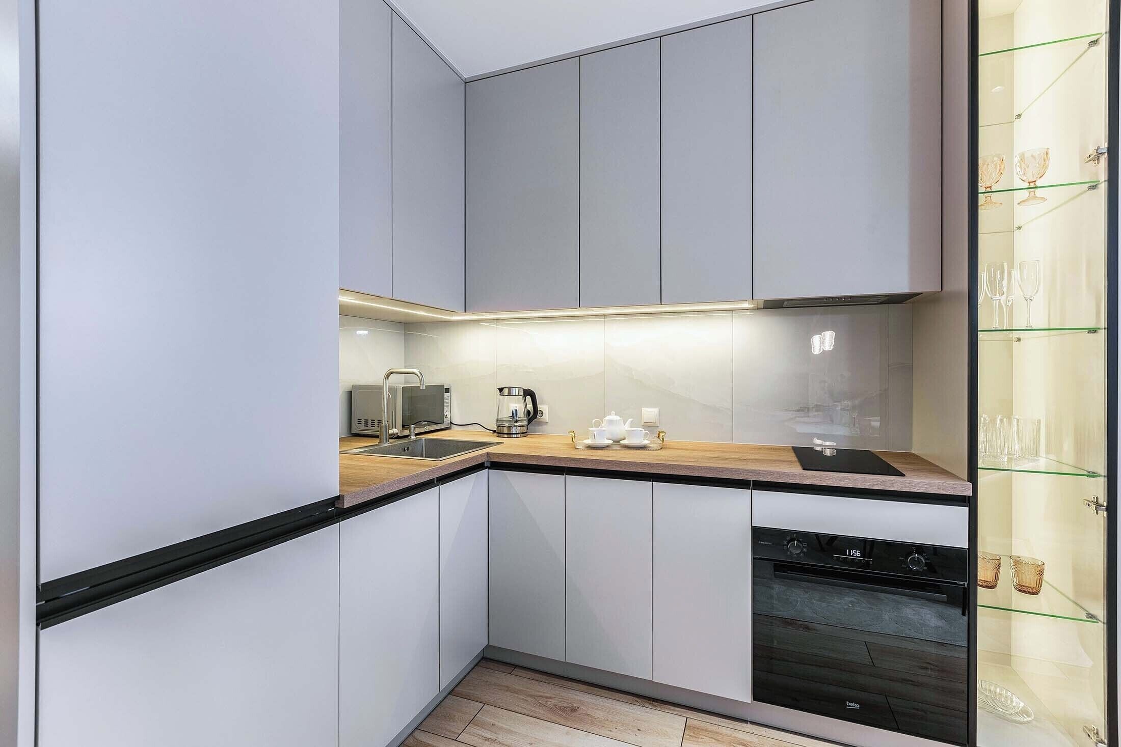 Classic-huoneisto, parveke, näköala pihalle | Yksityinen keittiö | Vedenkeitin