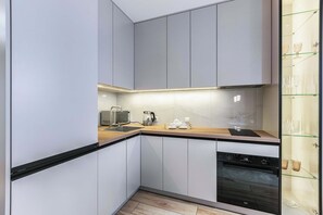 Classic Apartment, Balcony, Courtyard View | Private kitchen | Electric kettle - Bright apartment with balcony Minsk-Mir (Minsk)