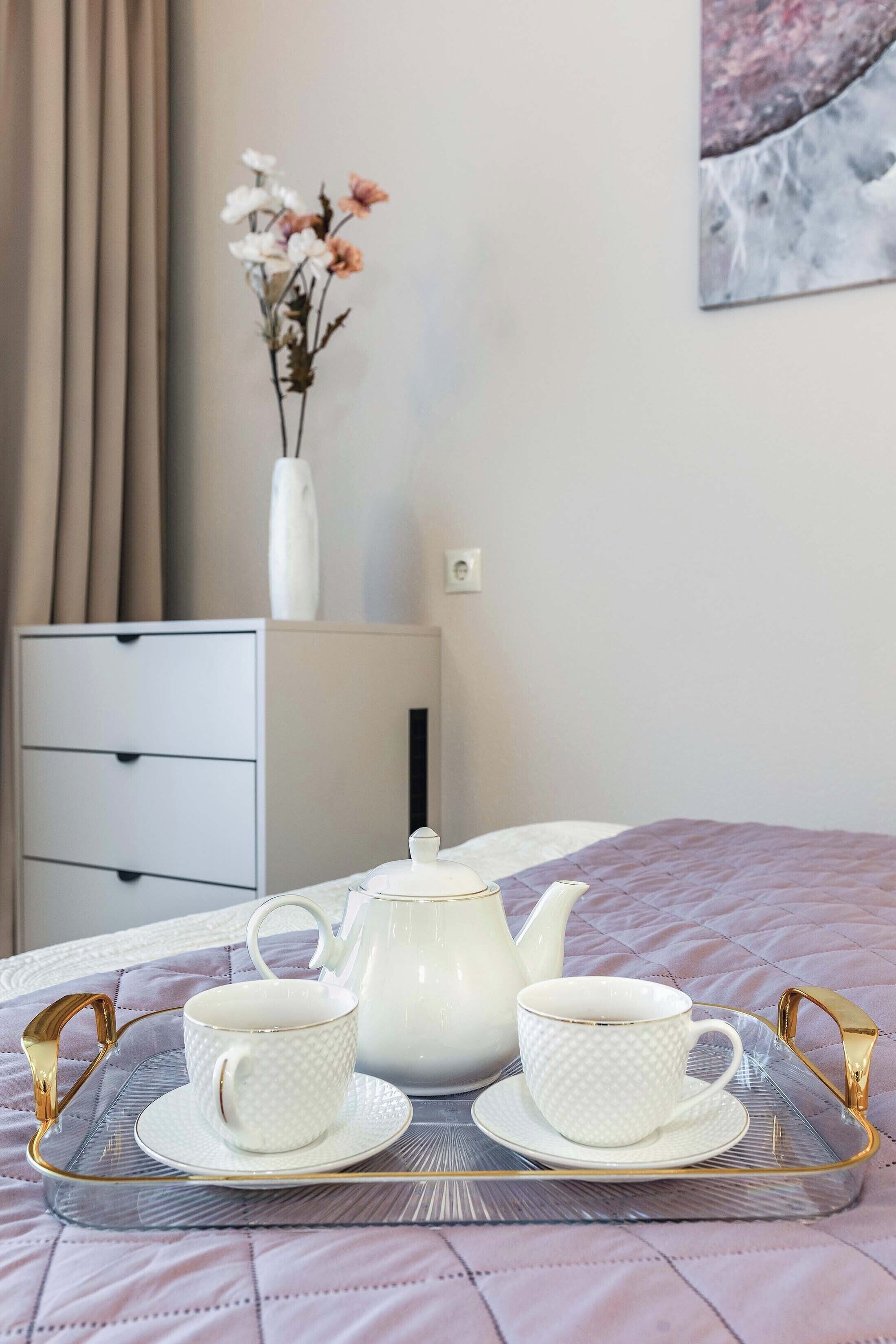 Apartamento clásico, balcón, vistas al patio | Sistema de insonorización, tabla de planchar con plancha, wifi gratis