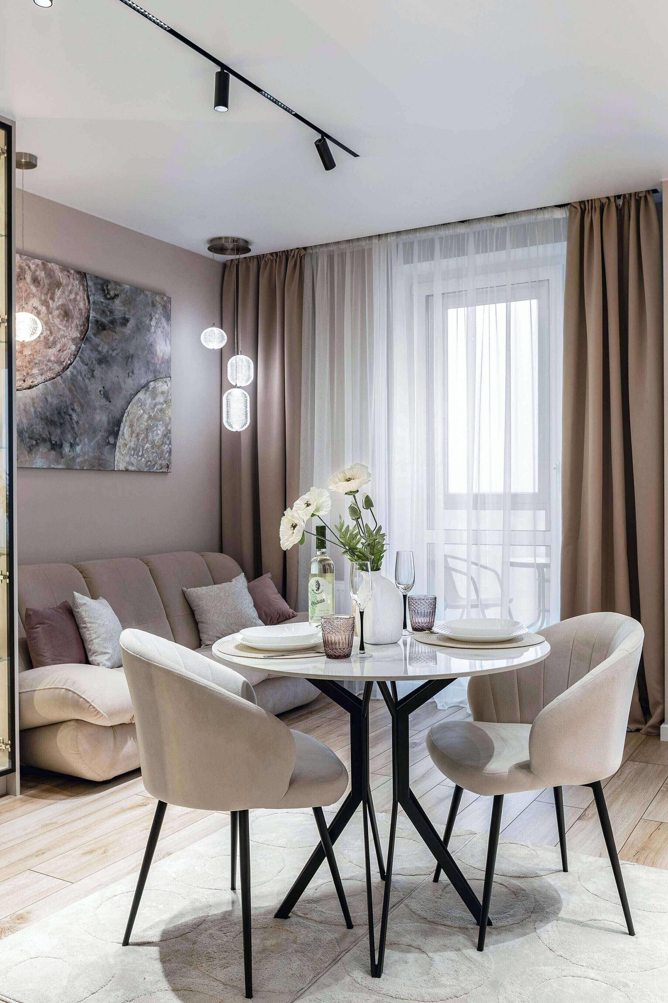 Apartamento clásico, balcón, vistas al patio | Zona de estar | Televisión LCD de 40 pulgadas con canales digitales