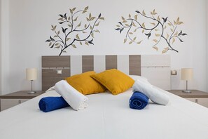 3 bedrooms, free WiFi, bed sheets - Sol y Mar by Rentallorca (Can Picafort)