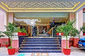 Front of property - Hotel Green View (Agra)