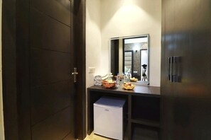 ثلاجة صغيرة