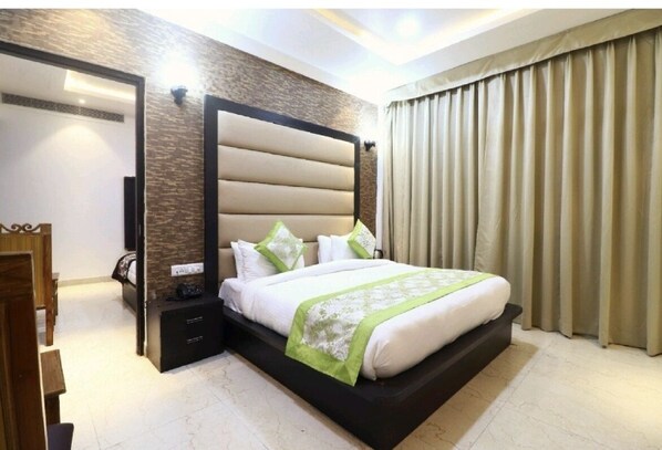 مكتب ومساحة عمل للكمبيوتر المحمول وواي فاي مجانًا