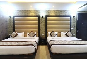 Deluxe Double or Twin Room, 1 Bedroom, City View | Egyptian cotton sheets, premium bedding, desk, laptop workspace - Hotel Green View (Agra)