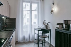 Kylskåp, mikrovågsugn, ugn och diskmaskin