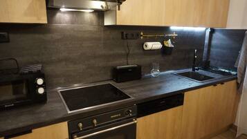 Réfrigérateur, micro-ondes, four, lave-vaisselle