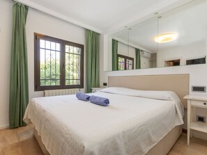 5 Schlafzimmer, Schreibtisch