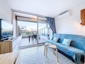 TV - Le Lagon Bleu by Interhome (Le Grau du Roi)