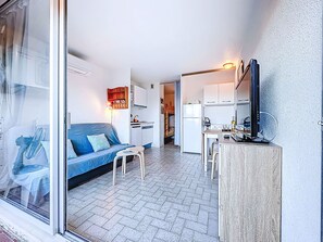 TV - Le Lagon Bleu by Interhome (Le Grau du Roi)