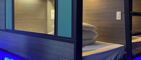 Phòng tập thể cơ bản, quang cảnh thành phố | Phòng con nhộng