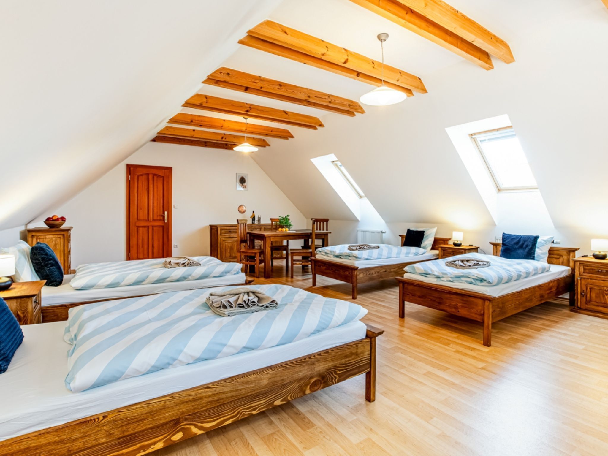 3 slaapkamers, een bureau, internet