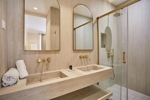 Ducha y secador de pelo